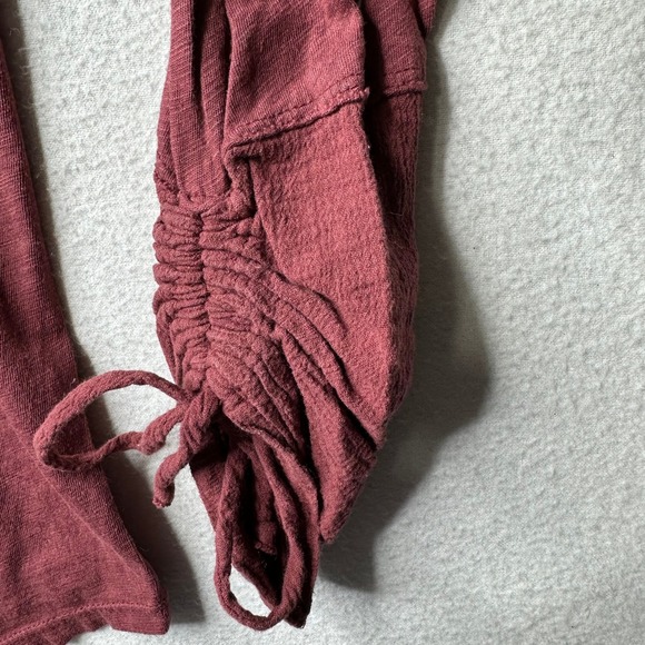 BKE Boutique Women  Medium Red Textured Sleeve Detail Long Sleeve Top Shirt - Picture 3 of 12